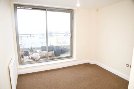 Price £1,950 pcm - Available Now - Unfurnished - Photo 5