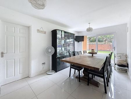 6 bedroom detached house to rent - Photo 5