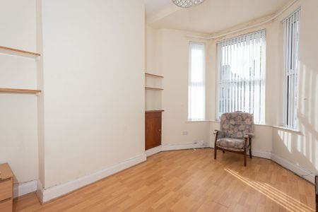 25 Agincourt Avenue, Belfast, BT7 1QA - Photo 2