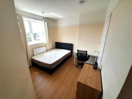 5 bedroom semi-detached house to rent - Photo 5