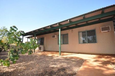 BROOME STYLE 3x1 - Ample Parking + Close to CBD - Photo 4