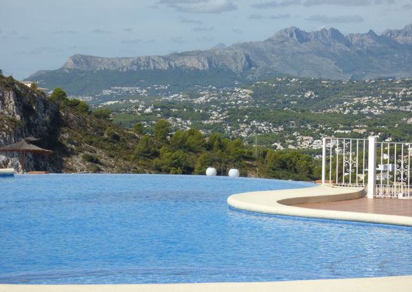 Villa for rent with 4 bedrooms and 3 bathrooms with stunning views