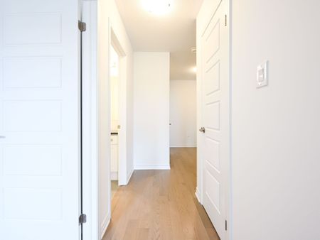 For Lease - 4045 Saida Street, Mississauga, Ontario - Photo 2