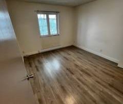 1 Bed, 1 Bath - 3rd floor - Photo 2