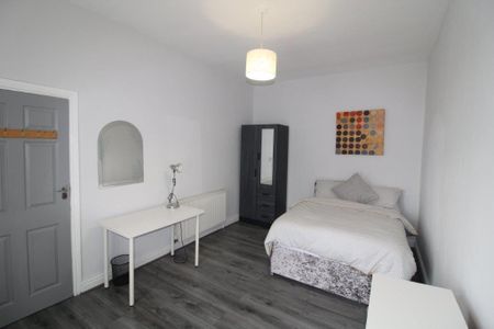 1 bedroom in a flat share to rent - Photo 5
