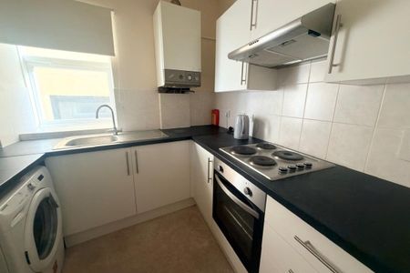 High Street - Photo 5