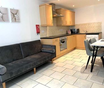 Bed Student Flat, LN1 - Photo 1