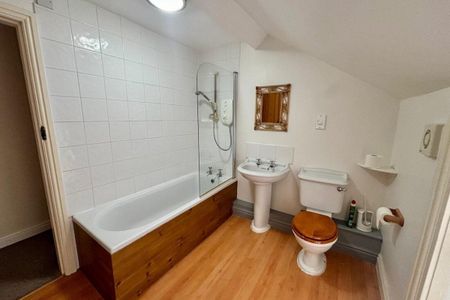 Winsford, Darnhall - Photo 3