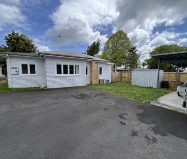 Discover this beautifully renovated three-bedroom, one-bathroom hom... - Photo 3
