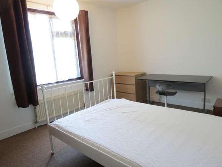 Bedroom Detached House In Winton, BH9 - Photo 3