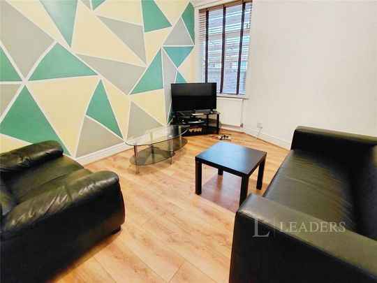 4 bedroom terraced house to rent - Photo 1