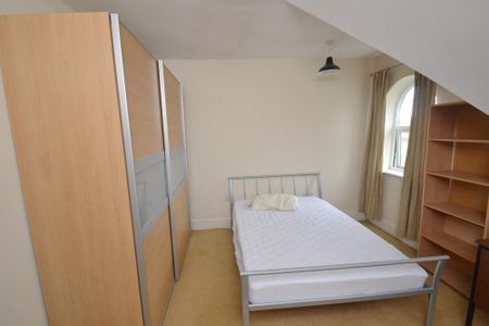 4 bedroom terraced house to rent - Photo 5