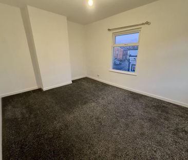 2 bedroom end of terrace house to rent - Photo 3