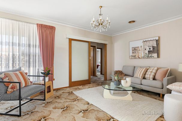 32 Club Avenue, Kingsbury VIC 3083 - House For Rent | Domain - Photo 1