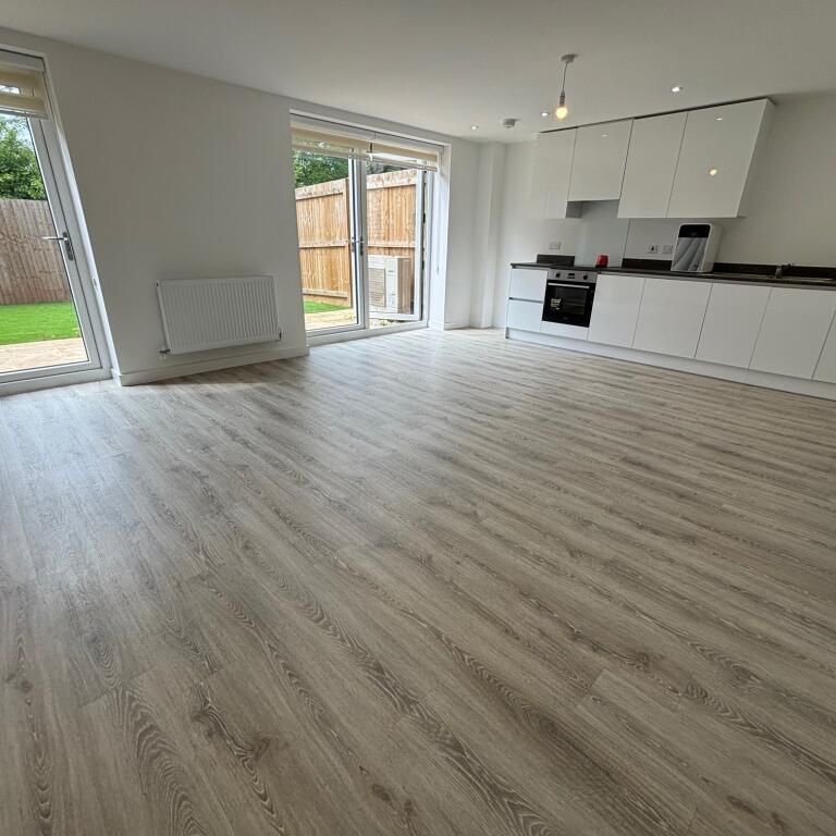 4 bedroom terraced house to rent - Photo 1