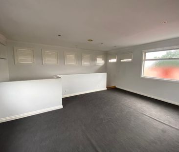 Two Bedroom Modern Townhouse - Photo 5