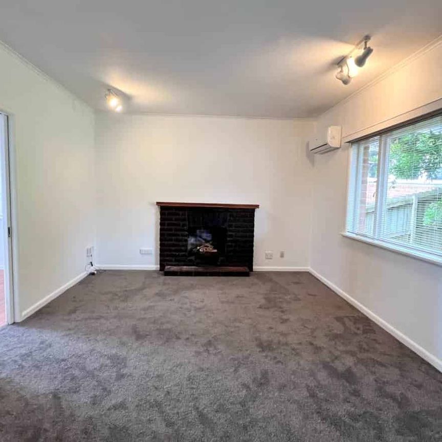 Prime Location – Bright, Spacious & Inviting Home - Photo 1