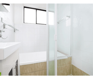 3 bedroom, Ground Floor Unit - Photo 5