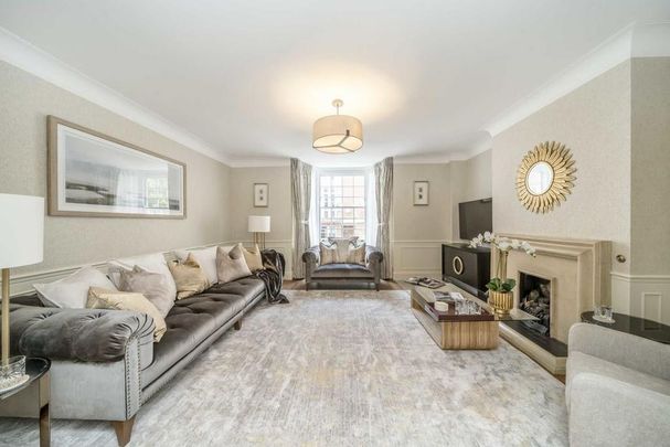 4 bedroom flat to rent - Photo 1