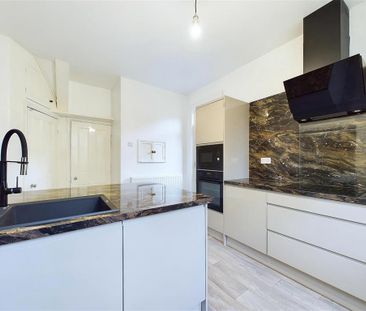 5 bedroom semi-detached house to rent - Photo 6