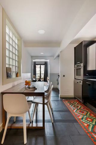 Carrer de Casanova, Barcelona, Catalonia 08021 - Photo 5