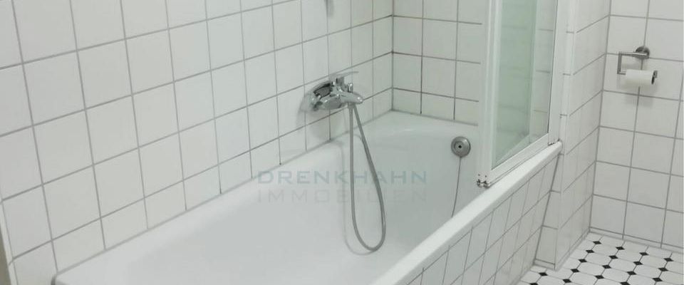 2-Zimmerwohnung im Dachgeschoss in der Paulstadt, Einbauküche, Abstellraum+Keller, 350m zum HBF - Photo 1