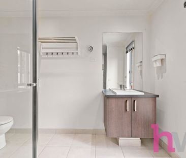 Family living in convenient location! - Photo 6