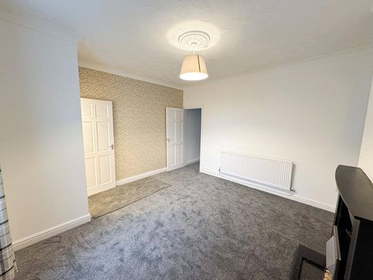 2 bedroom end of terrace house to rent - Photo 1