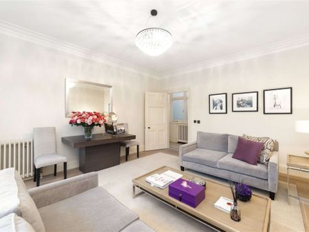 A stunningly presented and large one bedroom apartment, overlooking Mount Street Gardens. - Photo 2