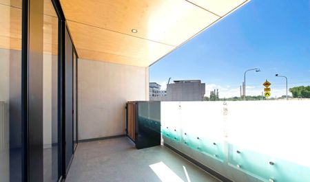 Ground Floor on the Kingston Foreshore - Photo 5