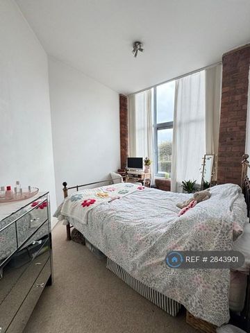 1 bedroom in a flat share to rent - Photo 3