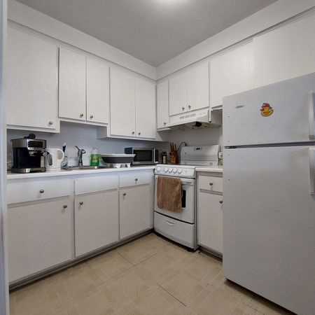 Grand 2 1/2 lumineux près de l’Université Laval / Cégep St-foy – Cessation de bail (janvier à juillet) renouvelable - Photo 4