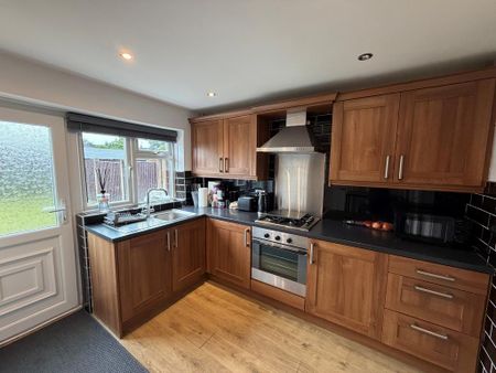 3 bedroom terraced house to rent - Photo 5