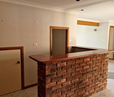 Large family home in a beautiful street - Photo 1