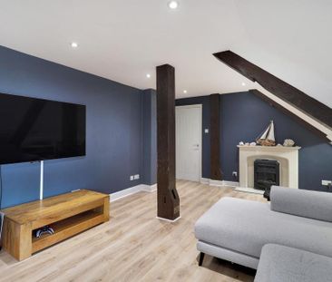 2 bedroom character property to rent - Photo 1