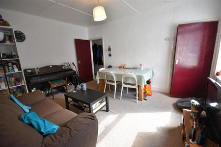 4 bedroom property to rent - Photo 2