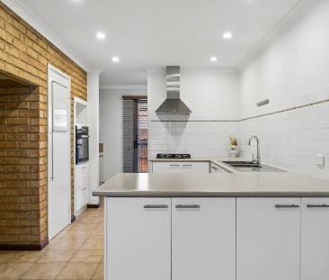 A Private Villa Retreat with Space to Live and Entertain - Photo 1