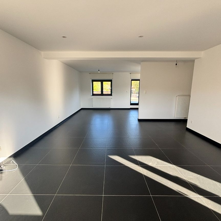 Gerenoveerd duplexappartement met 2 slpks in Lummen - Photo 1