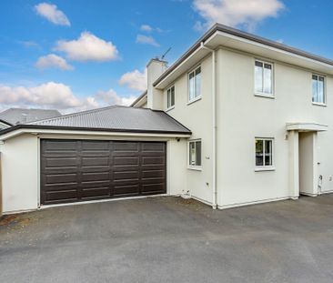 Spacious townhouse - Photo 1