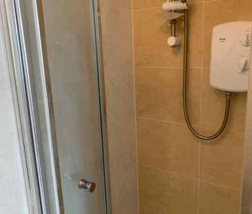 small size studio flat ideal for single working person-£900 - Photo 5