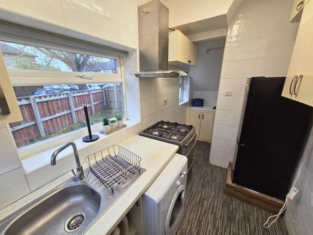 3 bedroom terraced house to rent - Photo 3