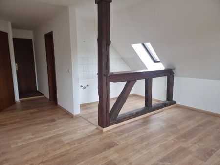 Gemütliche Singlewohnung im Dachgeschoss mit neuer Einbauküche! - Photo 2