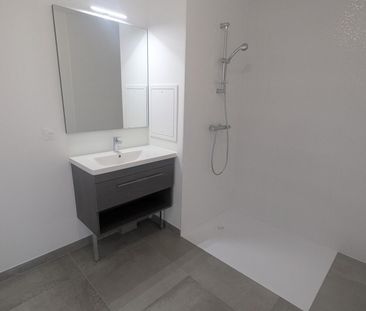 location Appartement T2 DE 42.15m² À ST LEU LA FORET - Photo 2