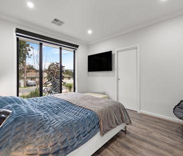 Modern, Stylish & Effortlessly Easy Living in Holden Hill! - Photo 6