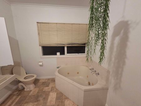 Burwood - Photo 5