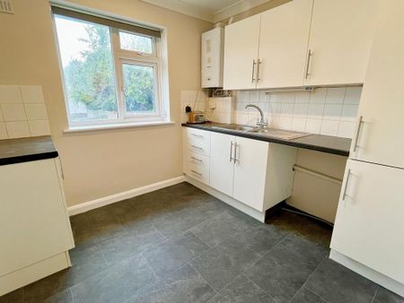 2 bedroom maisonette to rent - Photo 2