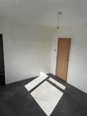 3 Bed Semi-Detached House, Carnation Road, SO16 - Photo 1