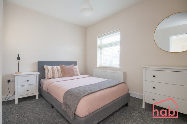 1 bedroom in a house share to rent - Photo 1