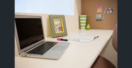 Your Dream Space Awaits: Stylish 2-Bedroom Apartment in the Heart of the City! - Photo 2