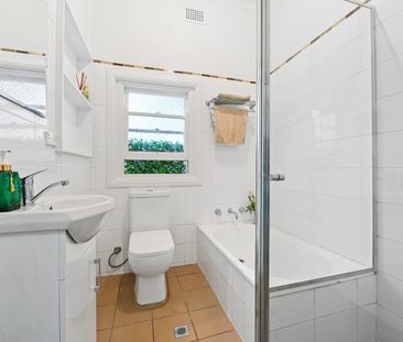 Charming Family Home - Photo 2